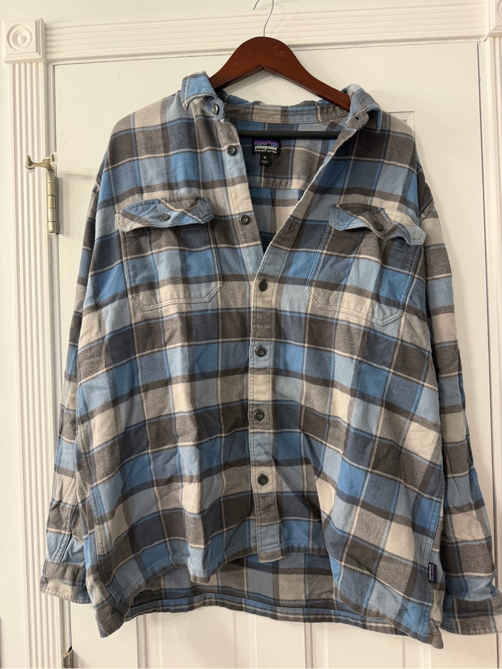 Patagonia Men's Casual Button-Down Plaid Shirt in Blue, Gray & Cream